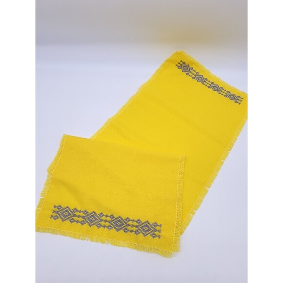 Vtg Hand Embroidered Applique Table Runner 4 Placemat 4 Napkin Set Yellow cloth - Picture 9 of 12